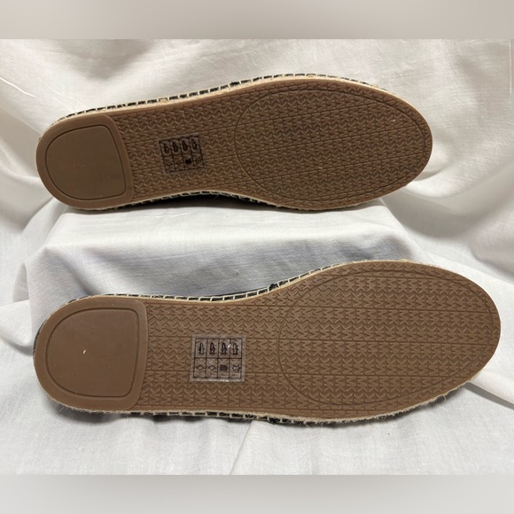 Michael Kors Black
Leather Espadrille
Slip-On Flats Size 9M - Picture 3 of 14